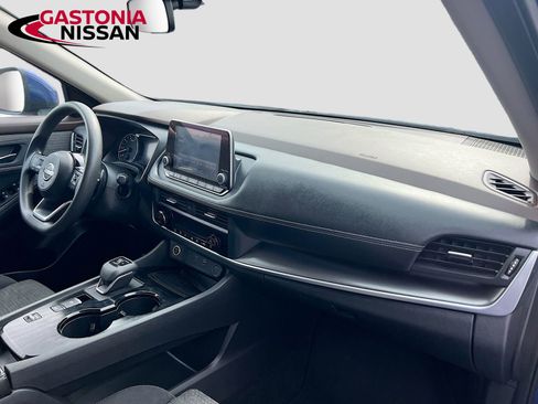 Used 2023 Nissan Rogue SV image 36