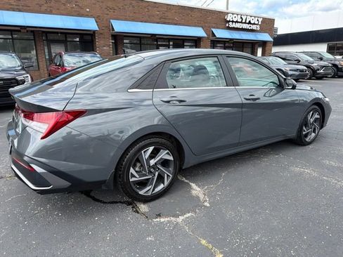 Used 2024 Hyundai Elantra Limited FWD image 6