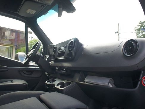 Used 2019 Mercedes-Benz Sprinter 4500 image 19