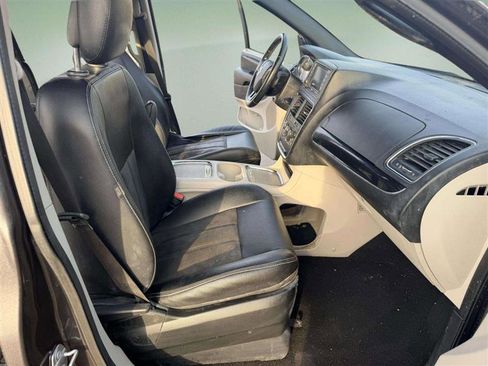 Used 2019 Dodge Grand Caravan SXT image 23