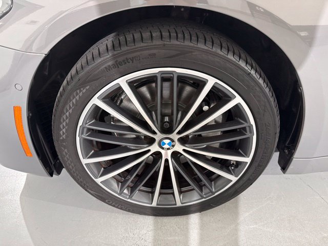 Used 2021 BMW 530i xDrive w/ Premium Package AWD/4WD image 5