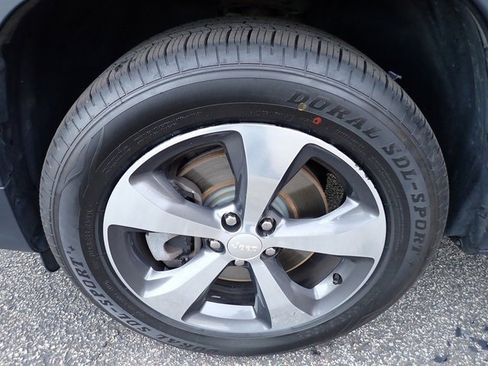 Certified 2019 Jeep Cherokee Limited w/ Trailer Tow Group image 12