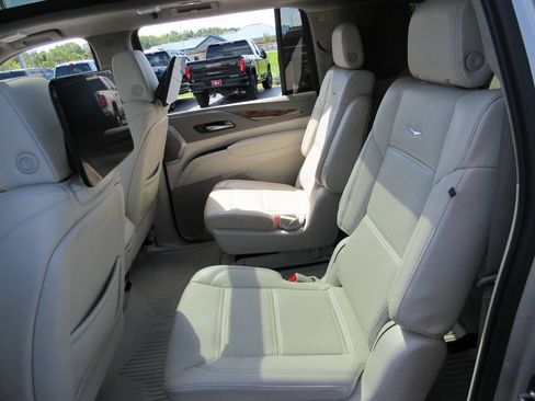 Certified 2023 Cadillac Escalade ESV Premium Luxury Platinum w/ LPO, Radiant Package AWD/4WD image 25