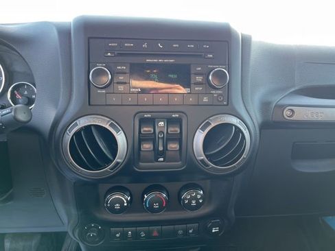 Used 2017 Jeep Wrangler Unlimited Sport image 14