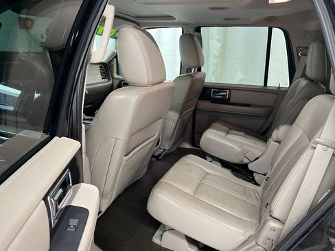 Used 2015 Lincoln Navigator 4WD image 9