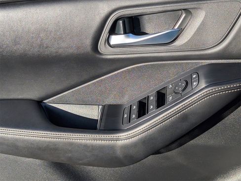 Certified 2024 Nissan Rogue SV image 24