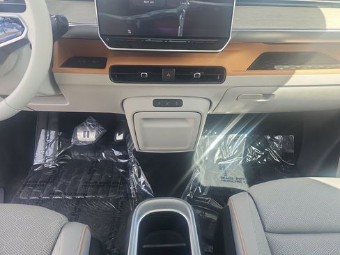 New 2025 Volkswagen ID. Buzz 1st Edition image 11