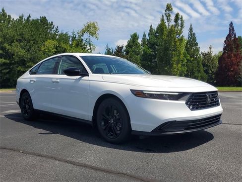 New 2025 Honda Accord SE image 3