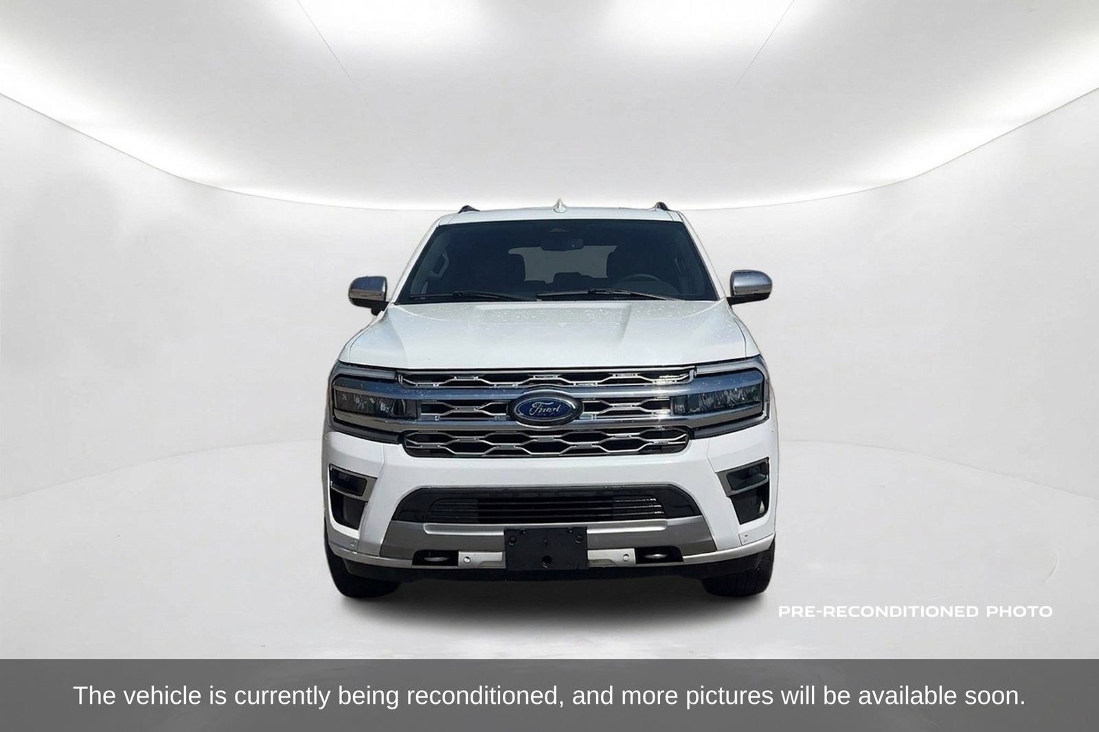 Used 2024 Ford Expedition Max Platinum AWD/4WD image 2