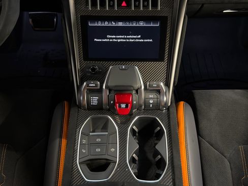 Used 2023 Lamborghini Urus Performante AWD/4WD image 20