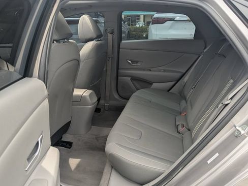 Used 2022 Hyundai Elantra SEL w/ Convenience + Premium Package FWD image 19