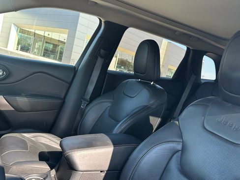 Used 2017 Jeep Cherokee High Altitude w/ Luxury Group AWD/4WD image 14