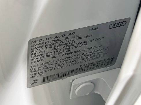 Used 2025 Audi SQ5 Premium Plus AWD/4WD image 32