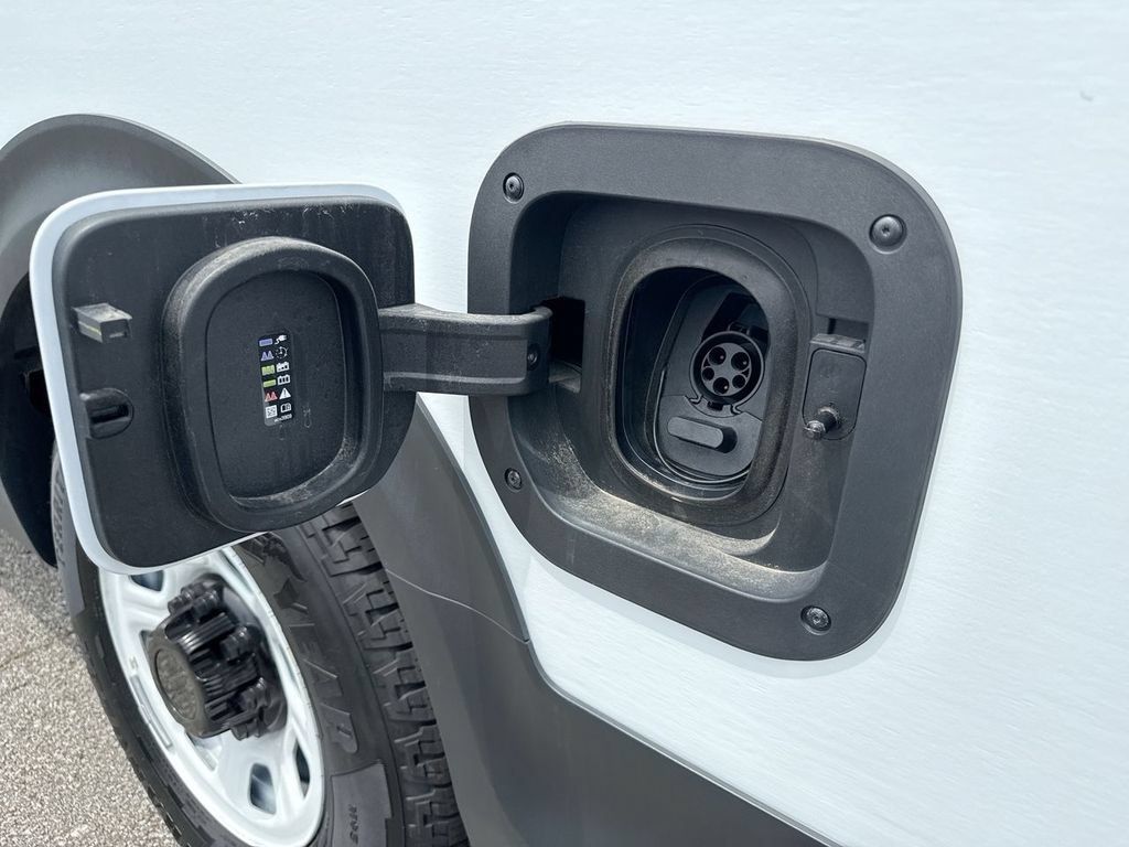 Used 2024 Chevrolet Brightdrop 600 w/ Battery Pack, Max Range AWD/4WD image 13