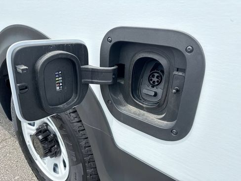 Used 2024 Chevrolet Brightdrop 600 w/ Battery Pack, Max Range AWD/4WD image 13