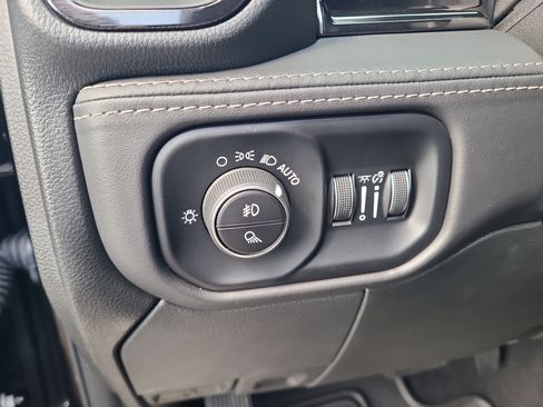 Used 2025 RAM 3500 Limited AWD/4WD image 22