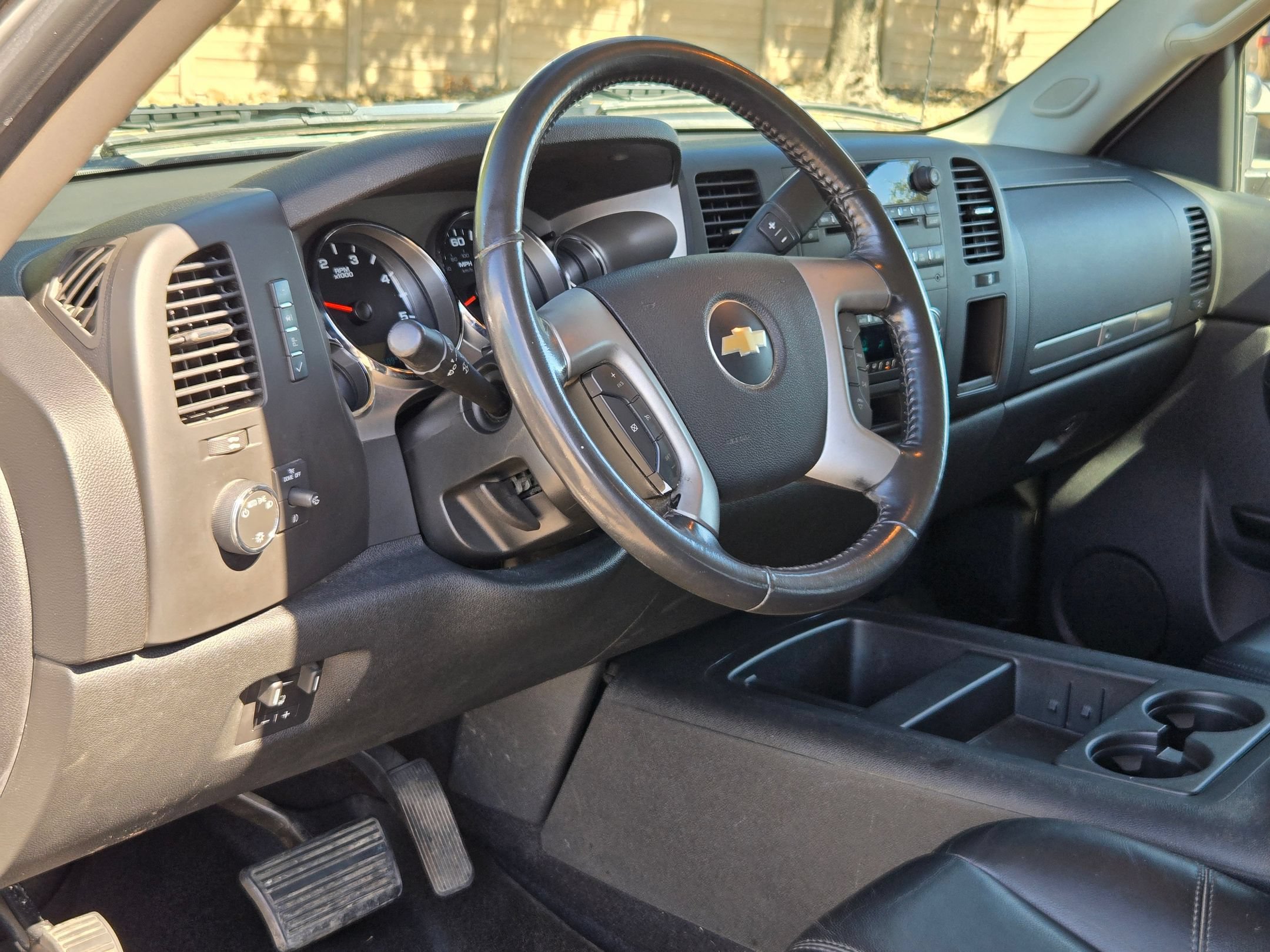 Used 2010 Chevrolet Silverado 3500 LT w/ Interior Plus Package AWD/4WD image 12