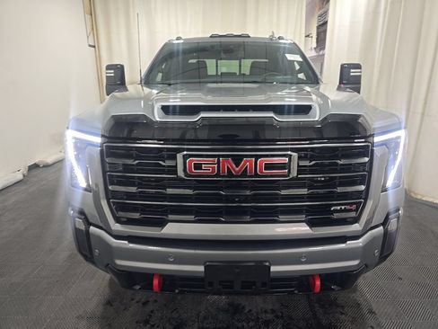 Used 2024 GMC Sierra 2500 AT4 w/ AT4 Preferred Package AWD/4WD image 2