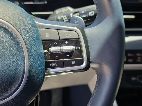 Certified 2025 Kia Carnival EX FWD image 32