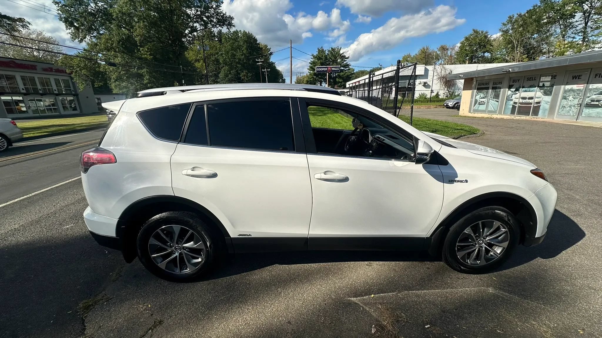Used 2016 Toyota RAV4 XLE AWD/4WD image 4