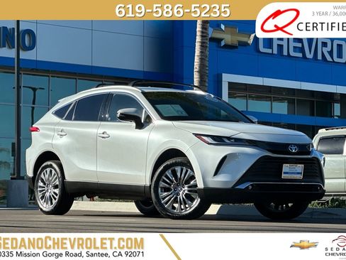 Used 2024 Toyota Venza XLE image 1