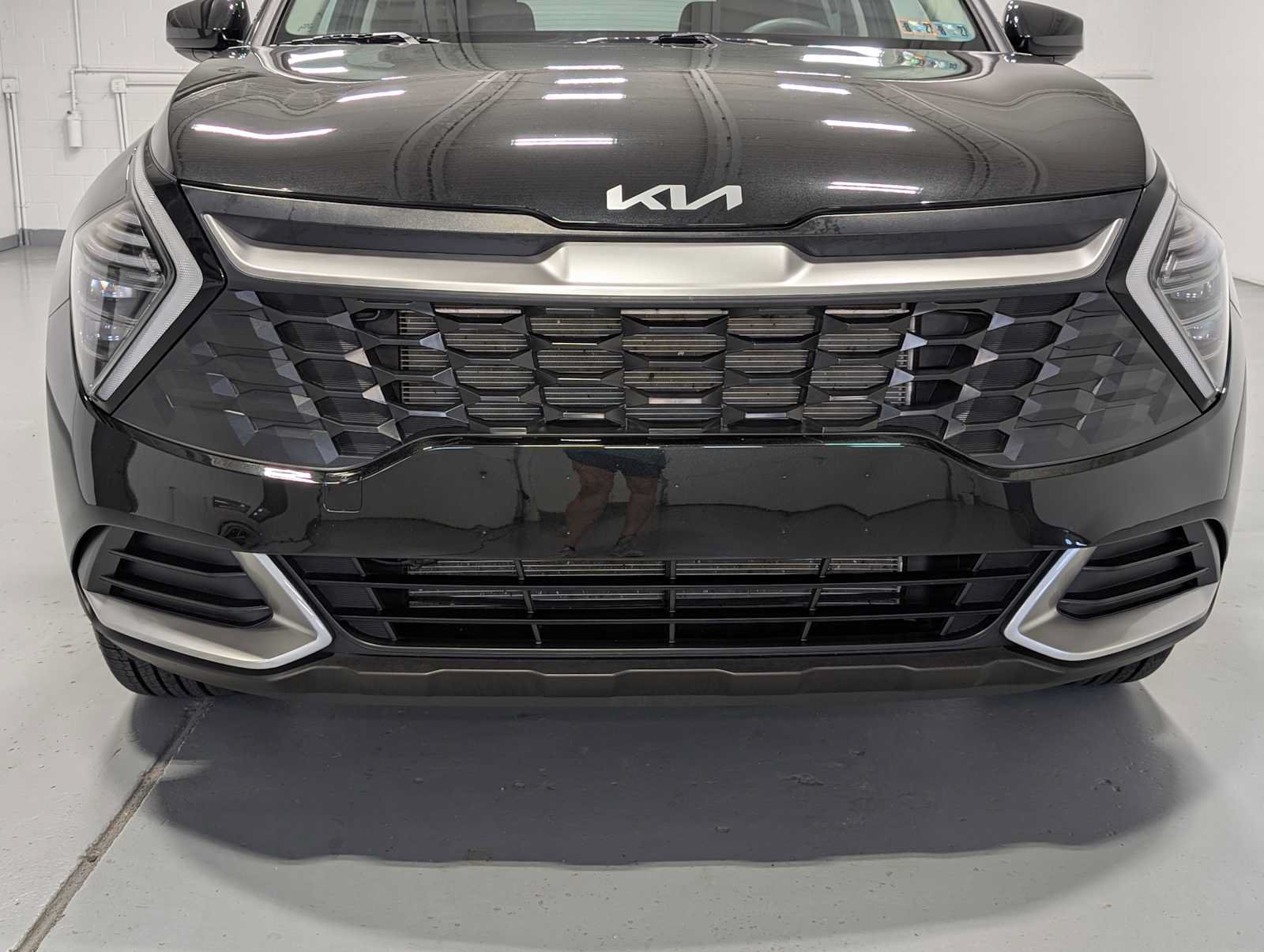 Certified 2025 Kia Sportage LX AWD/4WD image 2