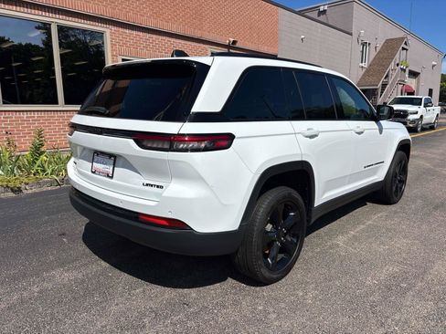 Used 2024 Jeep Grand Cherokee Limited w/ Black Appearance Package AWD/4WD image 31