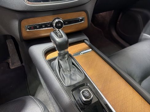 Used 2022 Volvo XC90 T6 Momentum w/ Advanced Package image 15