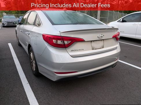 Used 2015 Hyundai Sonata SE w/ Option Group 02 FWD image 4