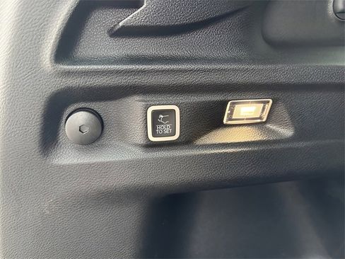 Used 2024 Jeep Grand Cherokee L Limited image 21