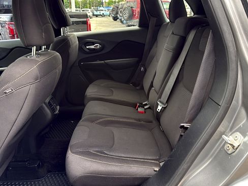 Used 2015 Jeep Cherokee Latitude w/ Comfort/Convenience Group AWD/4WD image 10