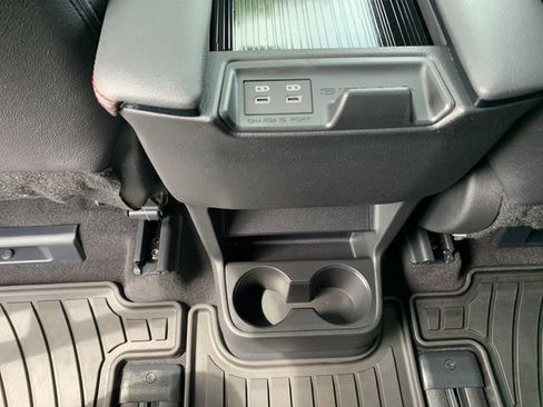 Used 2025 Toyota Sienna XSE FWD image 33