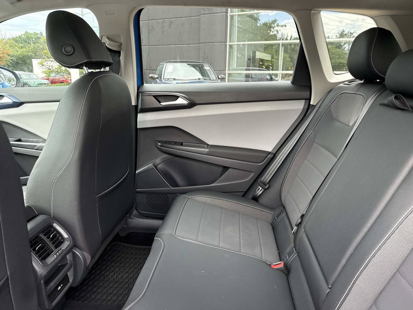 Used 2022 Volkswagen Taos SE w/ Panoramic Sunroof Package FWD image 15