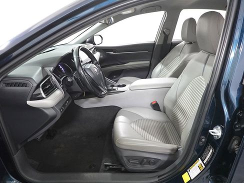Used 2021 Toyota Camry SE image 9