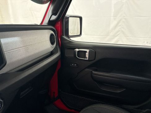 Used 2025 Jeep Wrangler Unlimited Sport AWD/4WD image 29