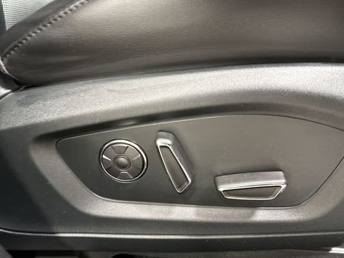 Used 2020 Ford Explorer Platinum w/ Premium Technology Package AWD/4WD image 31