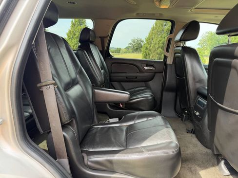 Used 2007 Chevrolet Tahoe LTZ w/ LTZ Preferred Equipment Group AWD/4WD image 16