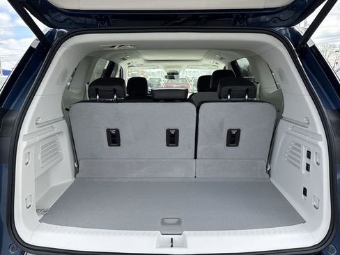 New 2026 GMC Acadia Denali w/ Super Cruise Package FWD image 11