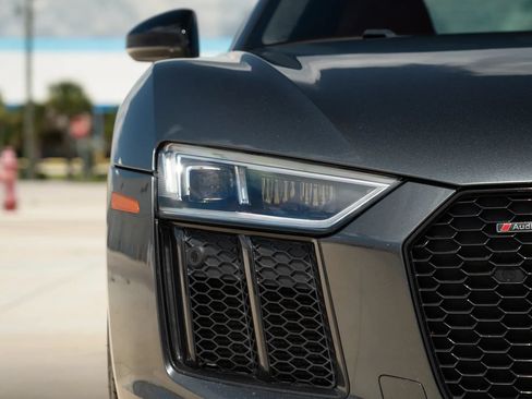 Used 2018 Audi R8 V10 RWD image 99