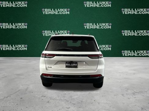 Used 2023 Jeep Grand Cherokee Altitude image 8