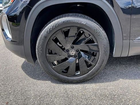 Certified 2024 Volkswagen Atlas SE w/ Black Wheel Package FWD image 13