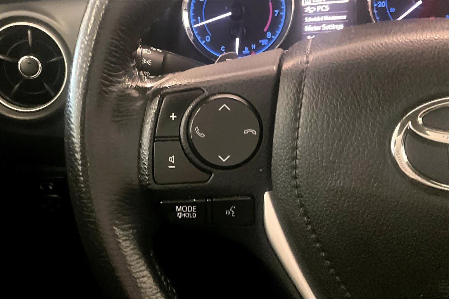 Used 2018 Toyota Corolla SE w/ Carpet Mat Package (TMS) FWD image 22