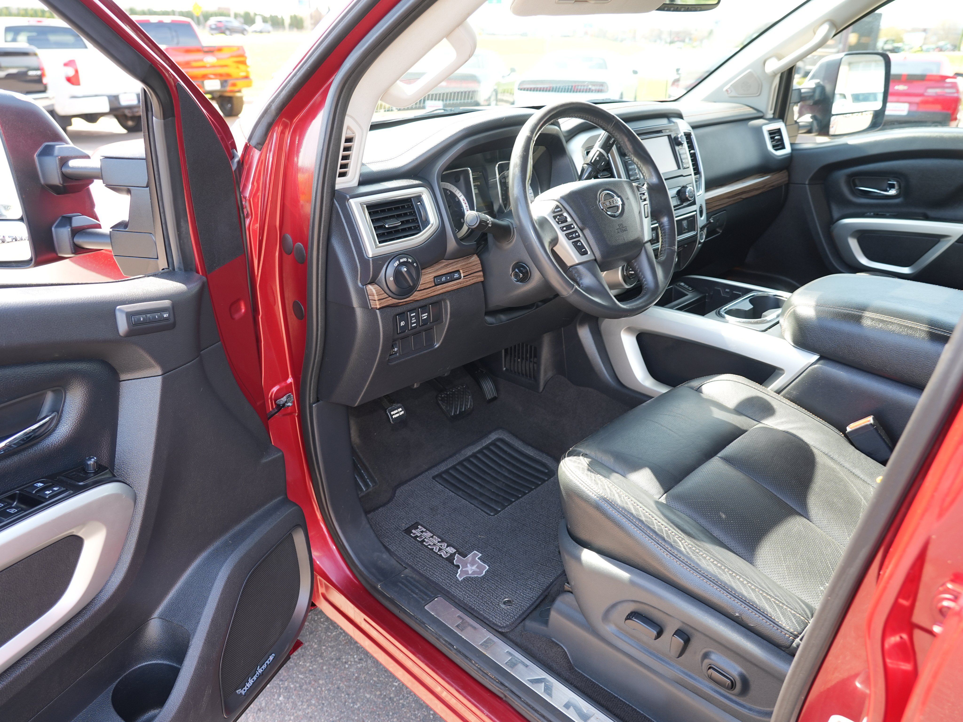 Used 2018 Nissan Titan SL w/ Texas Titan Edition AWD/4WD image 13