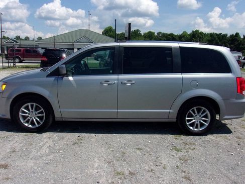 Used 2019 Dodge Grand Caravan SXT FWD image 4