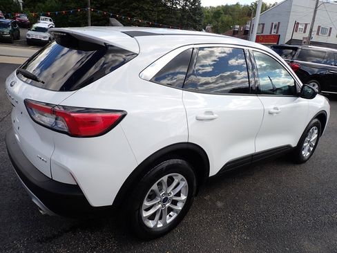 Used 2022 Ford Escape SE image 6