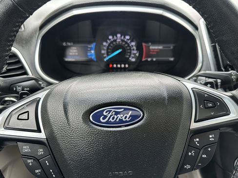 Used 2018 Ford Edge Titanium w/ Equipment Group 302A AWD/4WD image 14