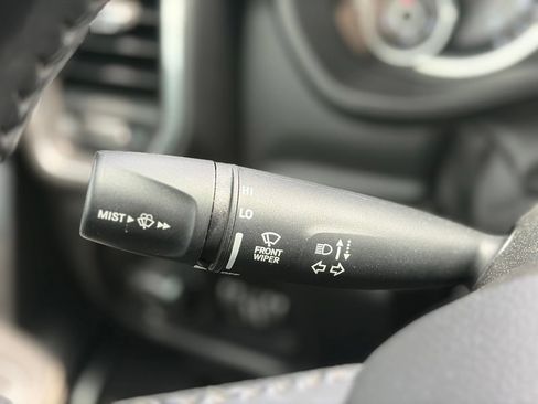 Used 2019 RAM 1500 Laramie AWD/4WD image 25