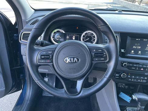 Used 2019 Kia Niro EX image 16