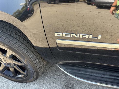 Used 2011 GMC Yukon Denali image 15