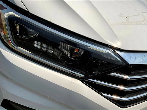 Used 2019 Volkswagen Jetta SEL Premium FWD image 26